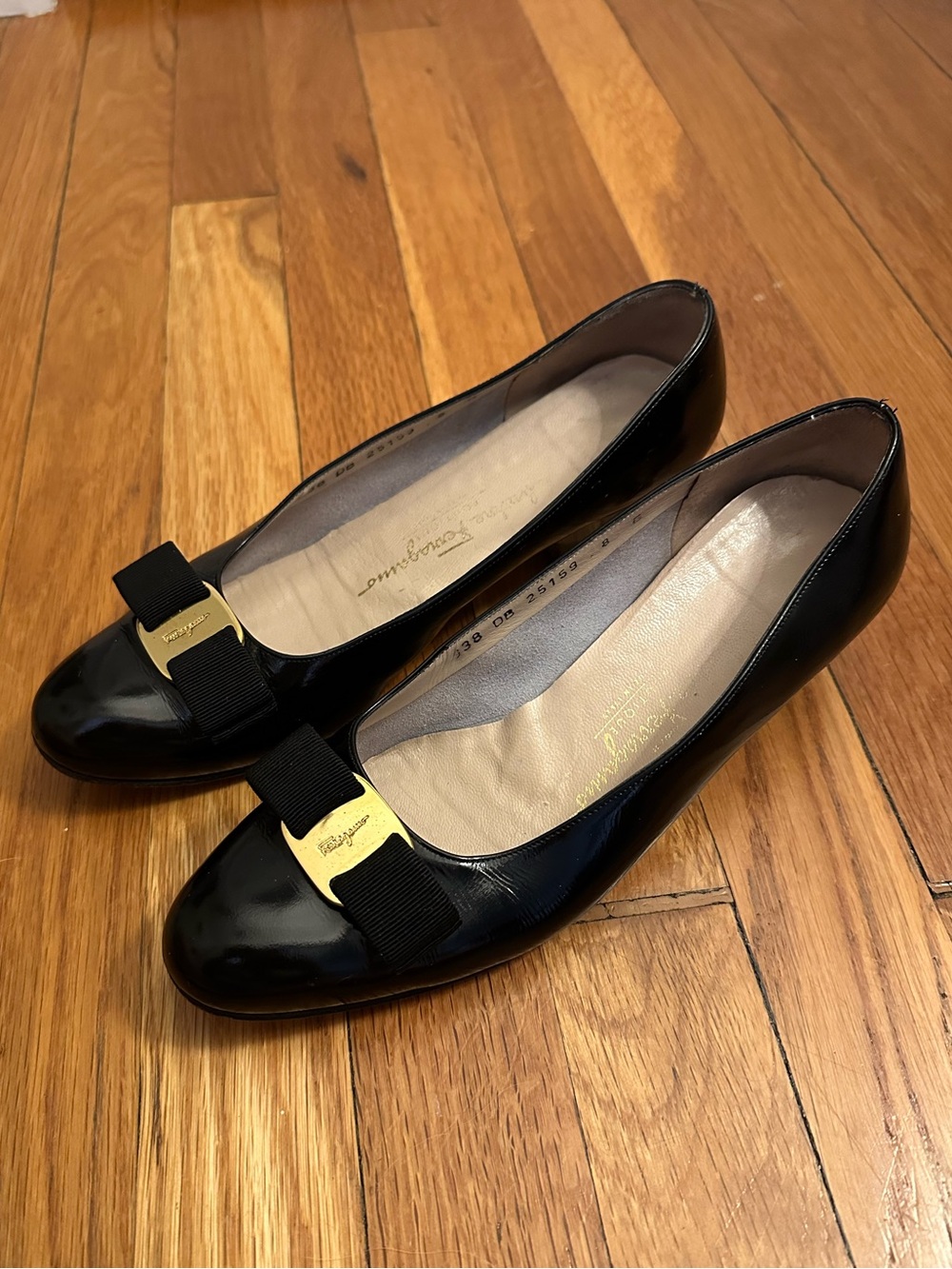 Salvatore Ferragamo Vara Black patent Bow Pumps Low Block Heel 8